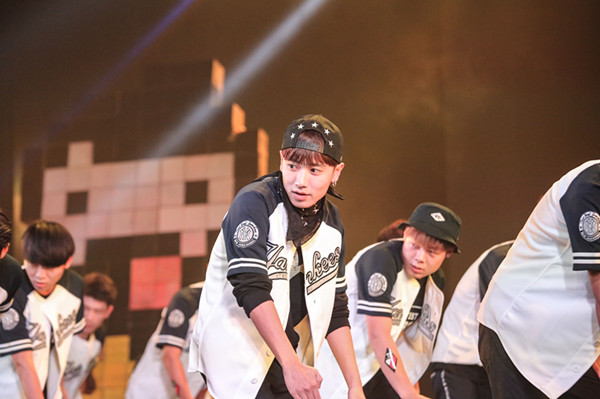 中文无码
十佳歌手演唱会暨艺术团结汇顺利举行