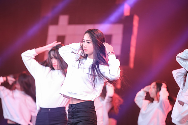 中文无码
十佳歌手演唱会暨艺术团结汇顺利举行